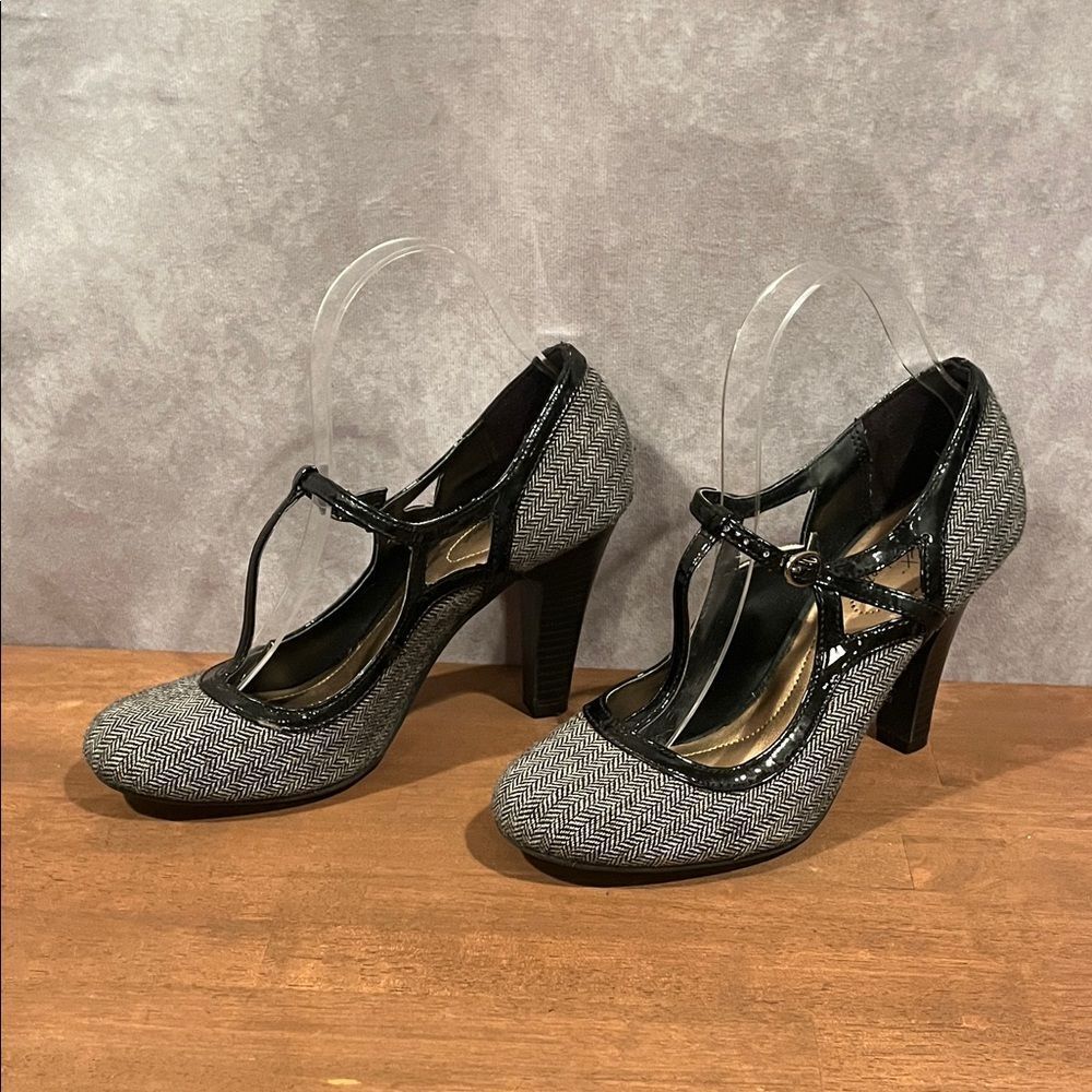 dexflex comfort Grey Herringbone T-Strap Heels Black Trim size 8.5 fits small - Picture 3 of 10